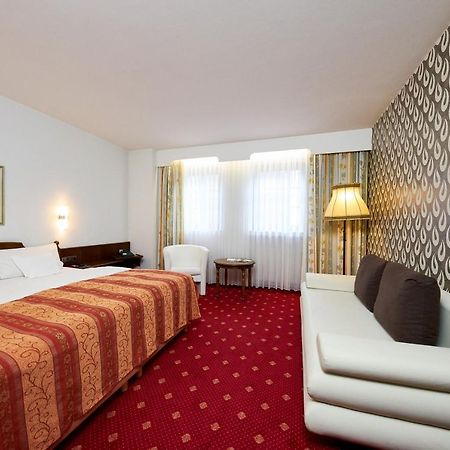 Hotel Zur Post 베른카슈텔쿠에스 외부 사진