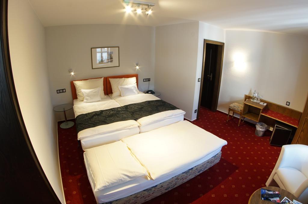 Hotel Zur Post 베른카슈텔쿠에스 객실 사진