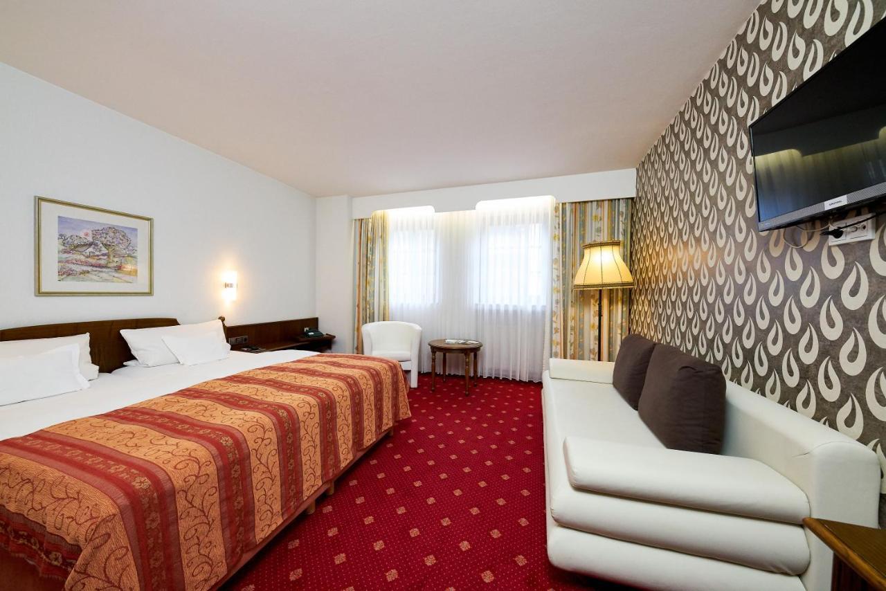 Hotel Zur Post 베른카슈텔쿠에스 외부 사진