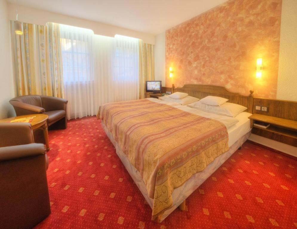 Hotel Zur Post 베른카슈텔쿠에스 외부 사진