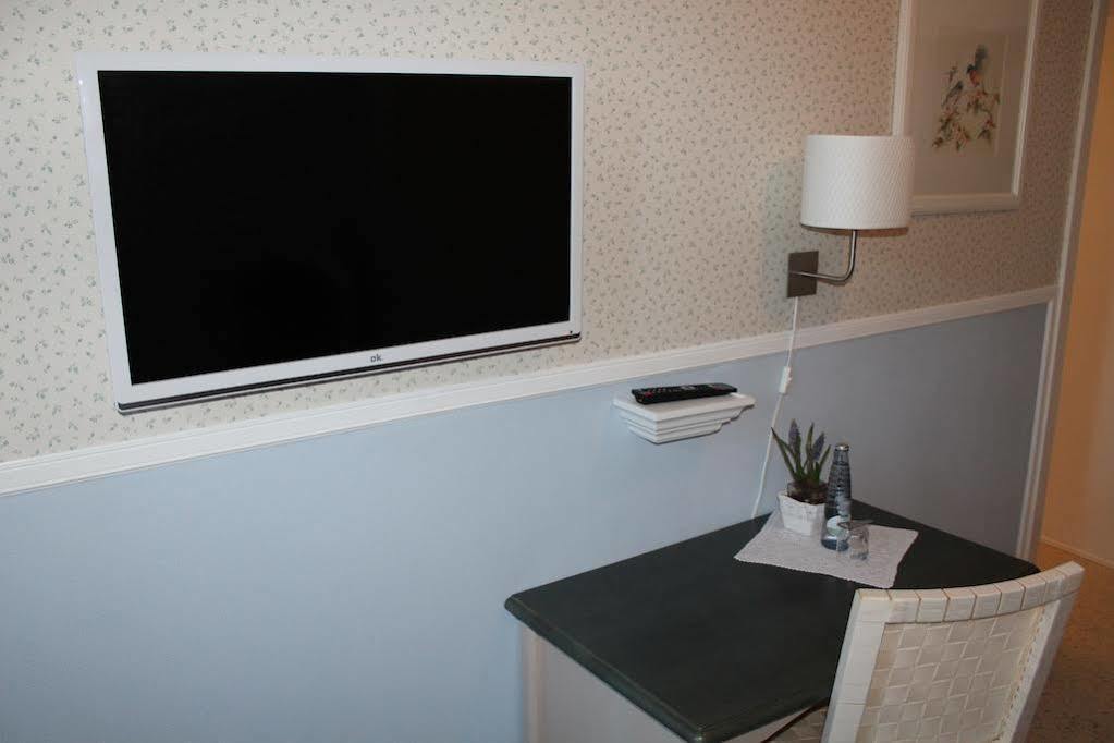 Hotel Zur Post 베른카슈텔쿠에스 외부 사진