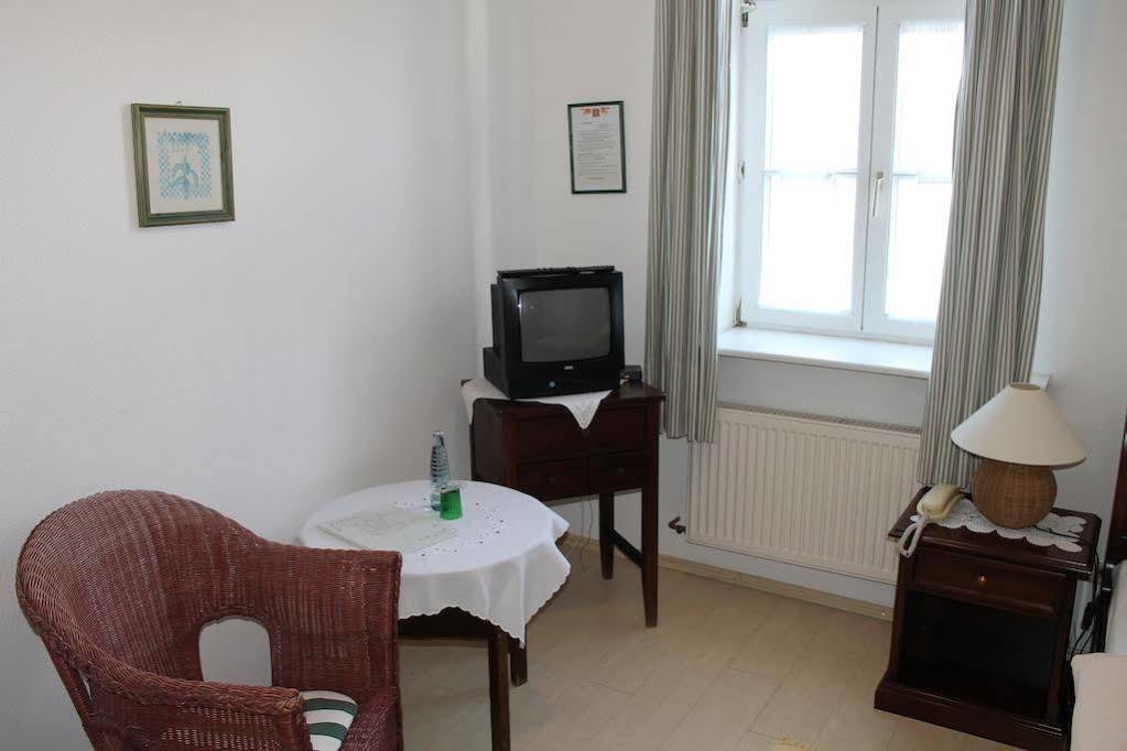 Hotel Zur Post 베른카슈텔쿠에스 외부 사진