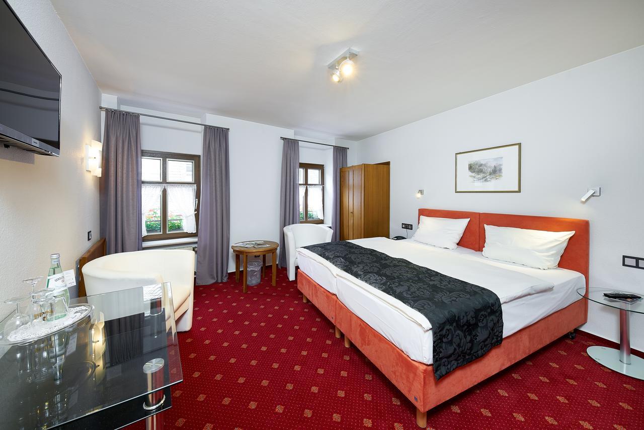 Hotel Zur Post 베른카슈텔쿠에스 외부 사진