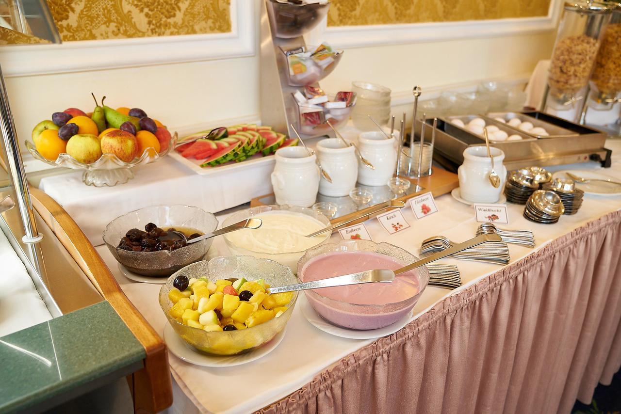 Hotel Zur Post 베른카슈텔쿠에스 외부 사진